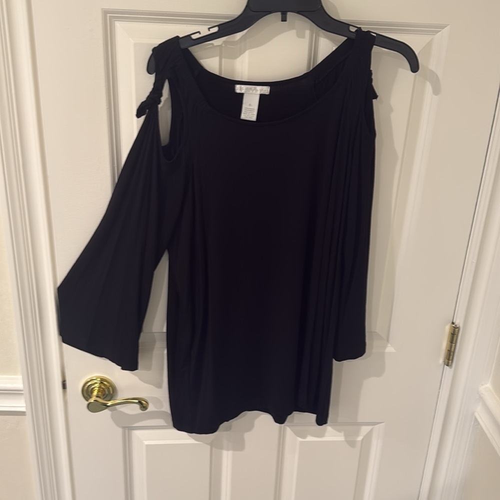 Design History 3/4 sleeves cutout shoulder top cold shoulder